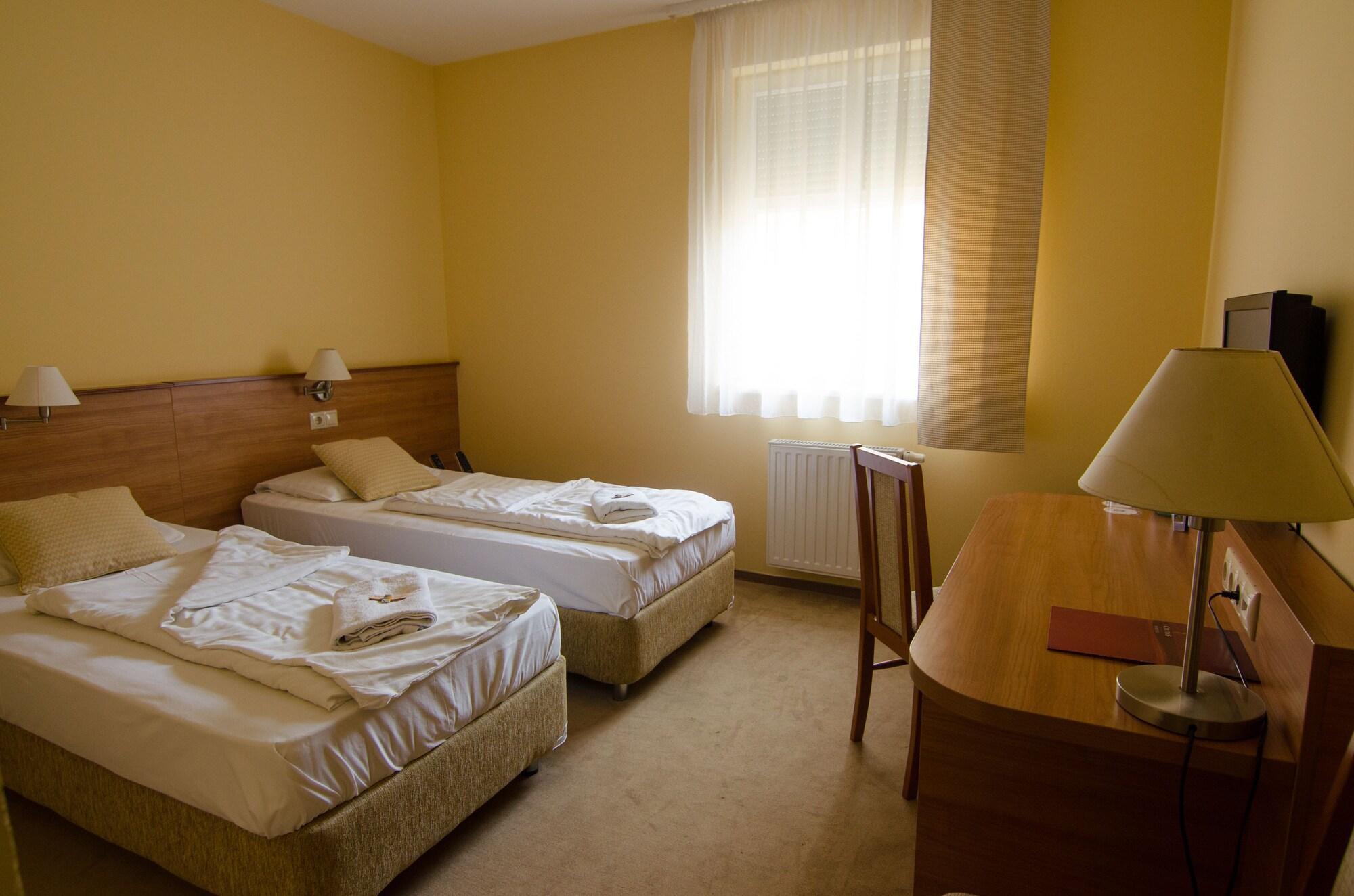 Hotel Civitas Шопрон Екстер'єр фото