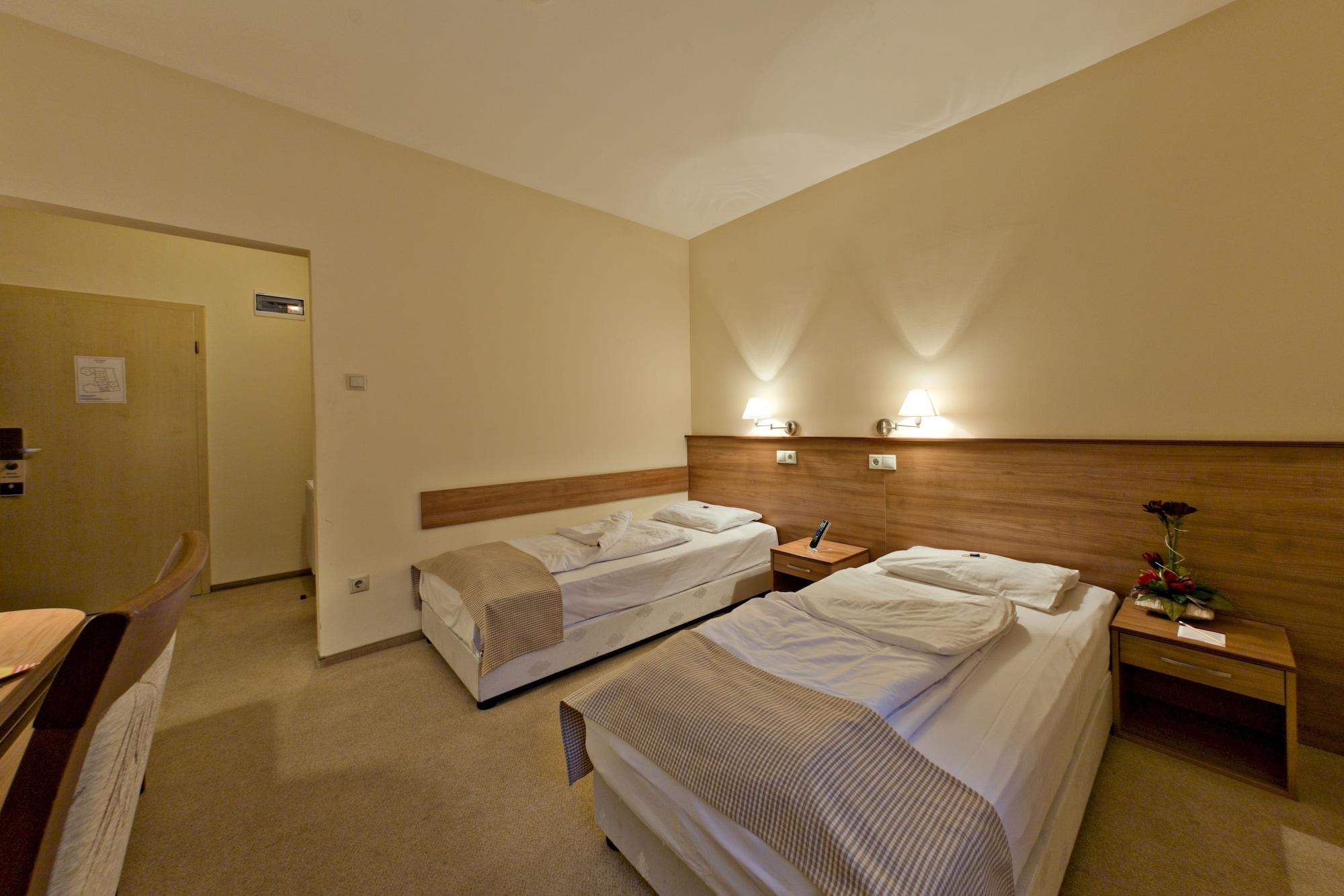 Hotel Civitas Шопрон Екстер'єр фото