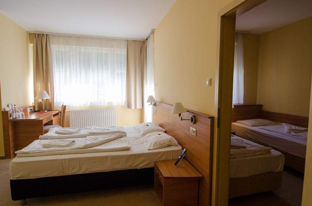 Hotel Civitas Шопрон Екстер'єр фото