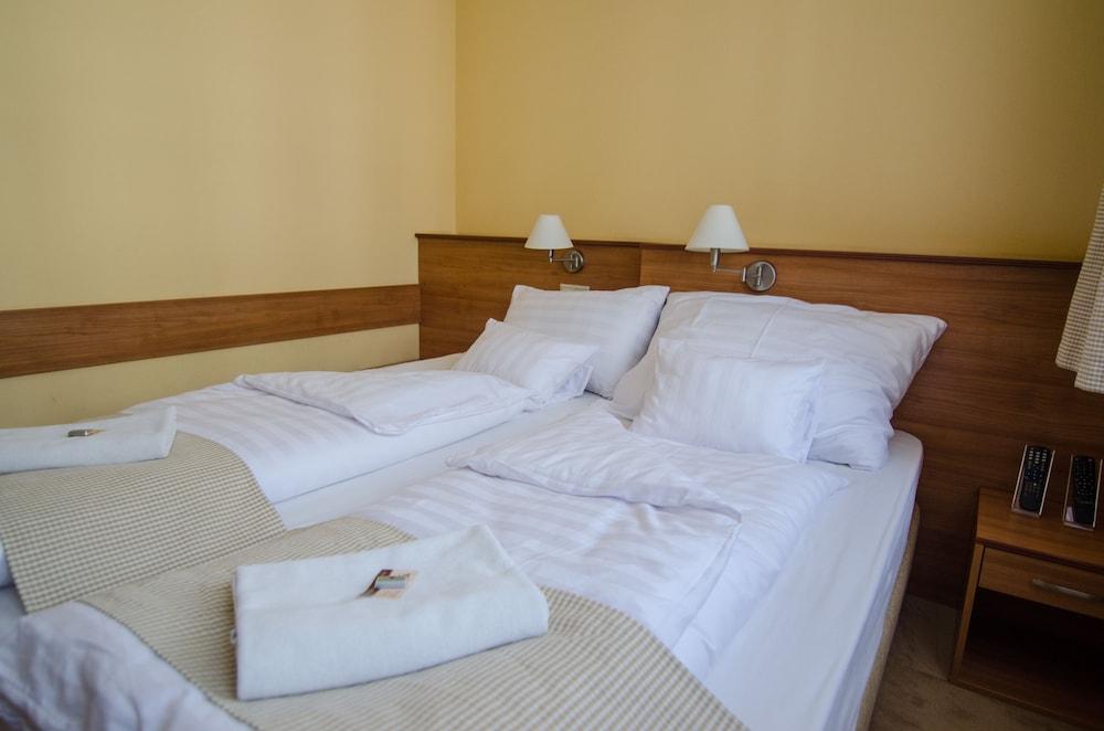 Hotel Civitas Шопрон Екстер'єр фото