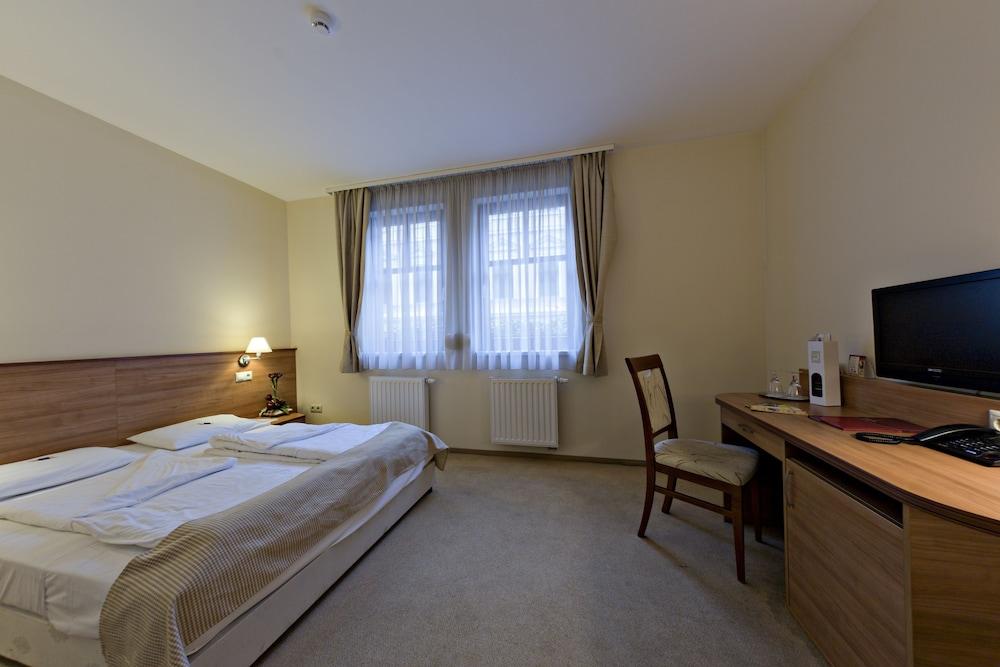Hotel Civitas Шопрон Екстер'єр фото