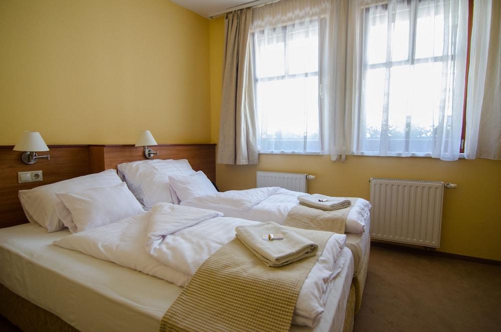 Hotel Civitas Шопрон Екстер'єр фото