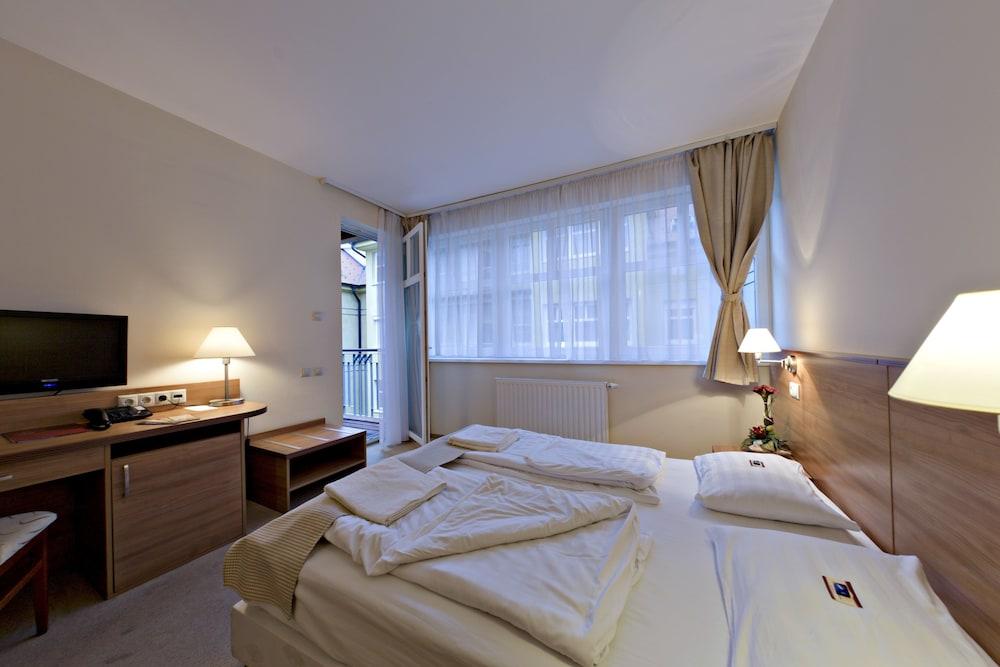 Hotel Civitas Шопрон Екстер'єр фото