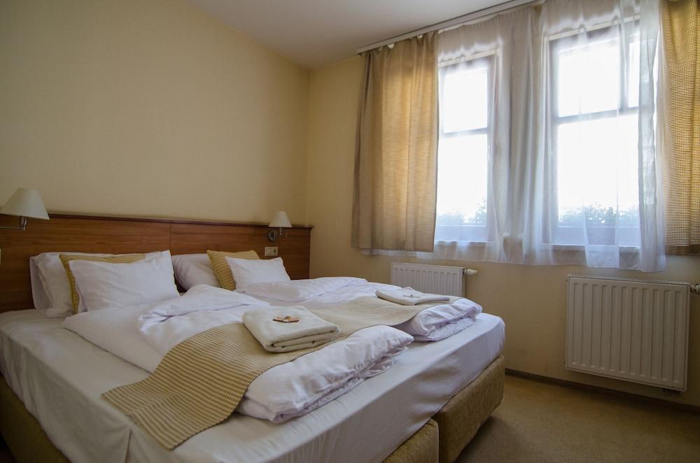 Hotel Civitas Шопрон Екстер'єр фото